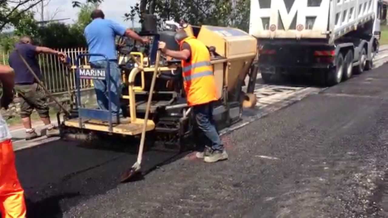 Coistra Srl - Asfalto con finitrice Marini MF221XC