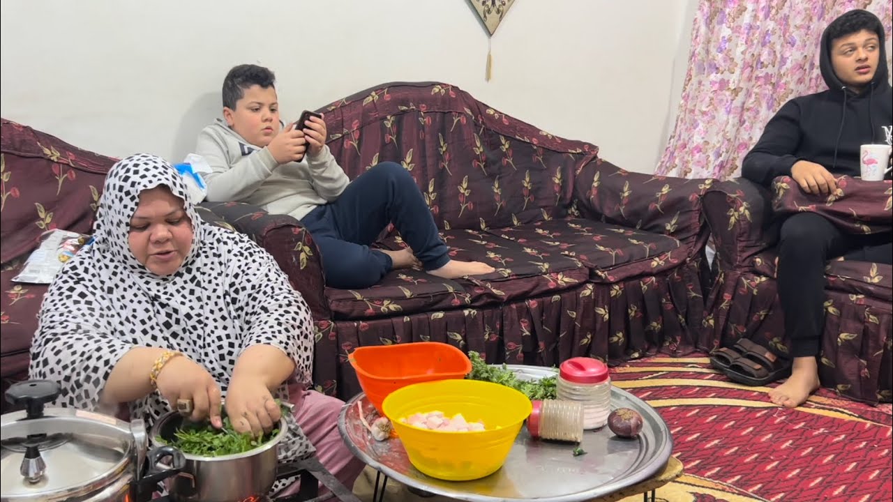 ام جني في ناس فحياتنا تحسها بتقولك اسلوبك الكويس مينفعش معانا ادينا بالجزمه عشان نقدر🤚🤚👌👌👌😜😜