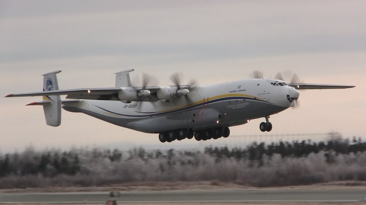 Amazing Antonov AN-22 - Takeoff