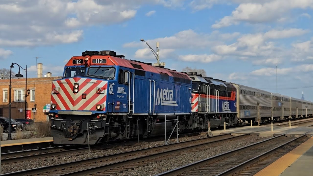 BNSF Racetrack Railfanning at Berwyn