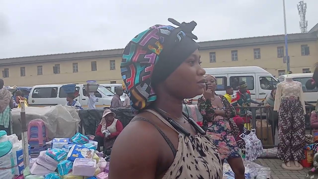 A LOCAL MARKET IN ACCRA GHANA 🇬🇭 CALLED KANTAMANTO #accra #accraghana #localmarket #GHANAMARKET 