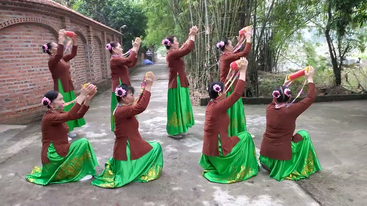 trống cơm làng quê 2024