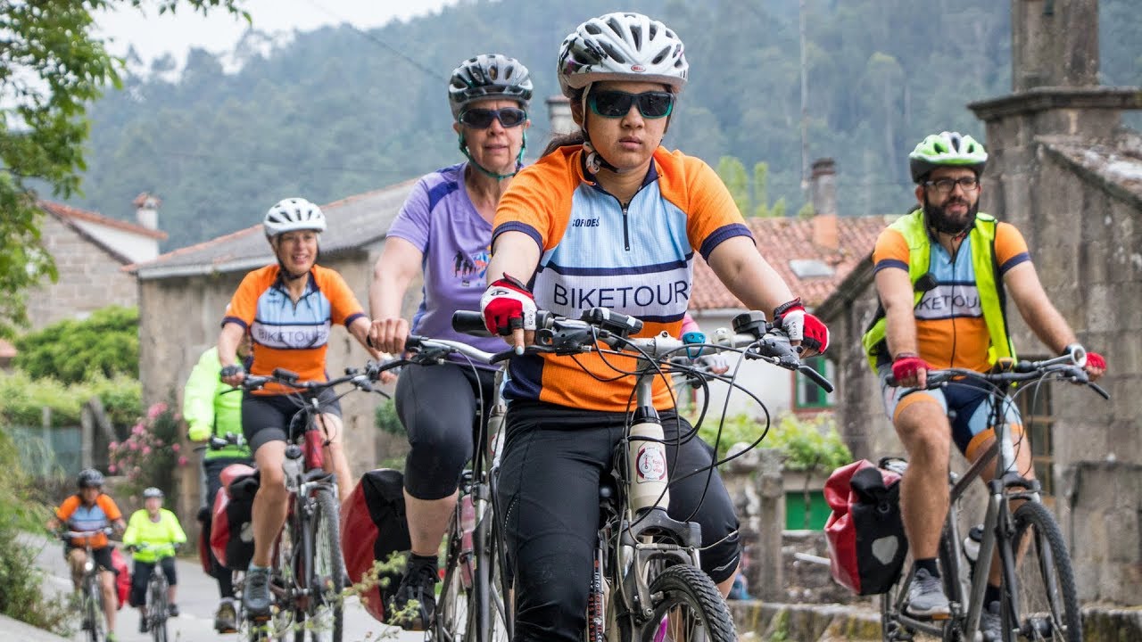 BICYCLE TOURING WITH FRIENDS: A Guided Group Bike Tour on the Camino
