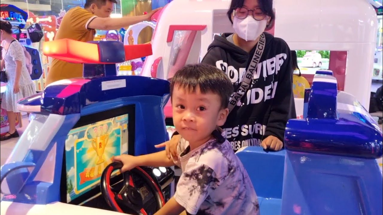 Chuột Được Mẹ Dẫn Đi Siêu Thị Chơi Bất Ngờ Anh Hai Được Thương Hiệu Sharp Tặng Quà #ngocdieuvlog