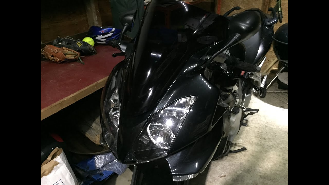 How to install a Puig screen on a VFR800