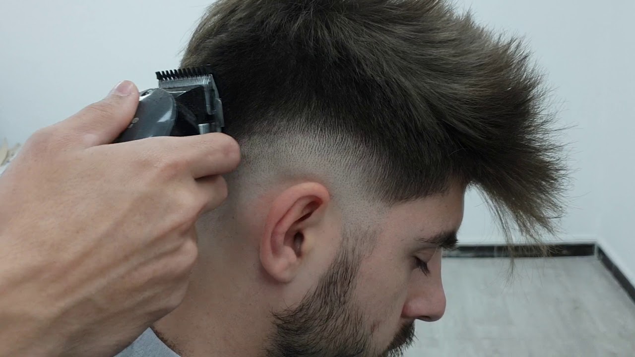 Momente din CURS FRIZERIE 1 la 1 - ROUND MIDDLE SKIN FADE