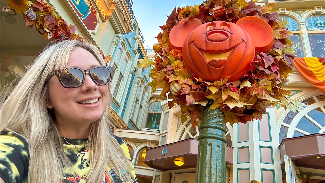 Magic Kingdom Last Fall Visit of the Year! Low Crowds, Rides, Snacks, Sunsets & Mickey Pumpkins!