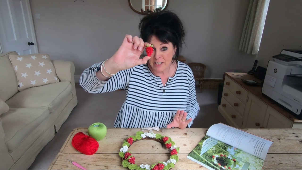 How to crochet a strawberry