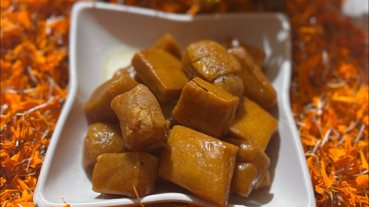 खस्ता गाजा मिठाई एक बार जरूर बनाये। Khasta Gaaja #soft #mithai #recipe #viralvideo #ytviral #video 