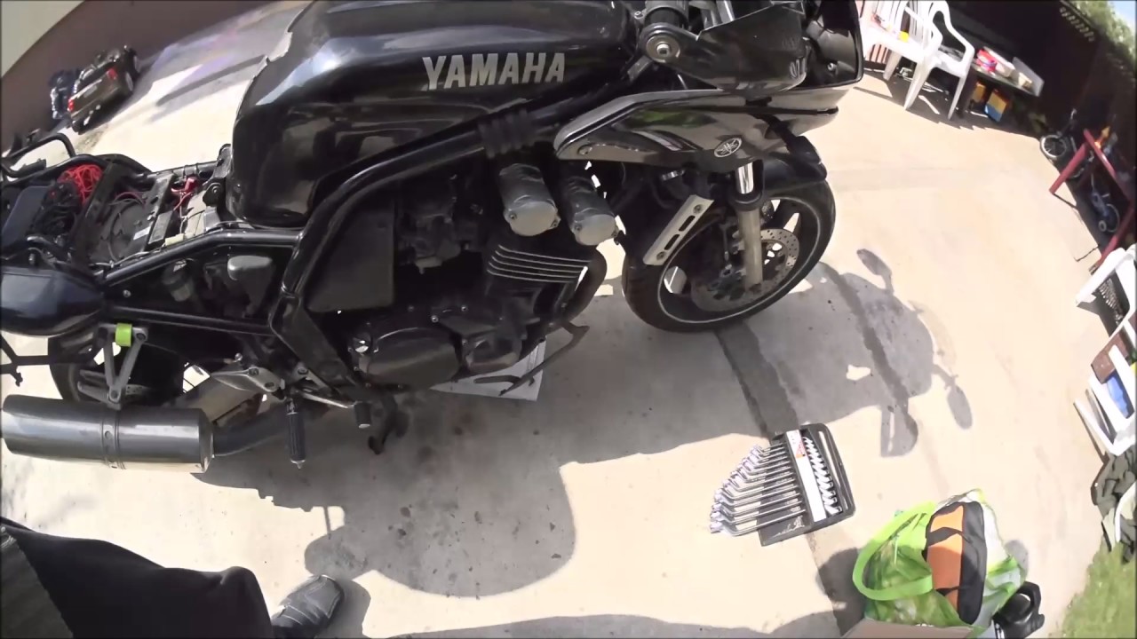 FZS 600 - Przegląd moto po dwóch latach - olej i filtr oleju. (3/9)