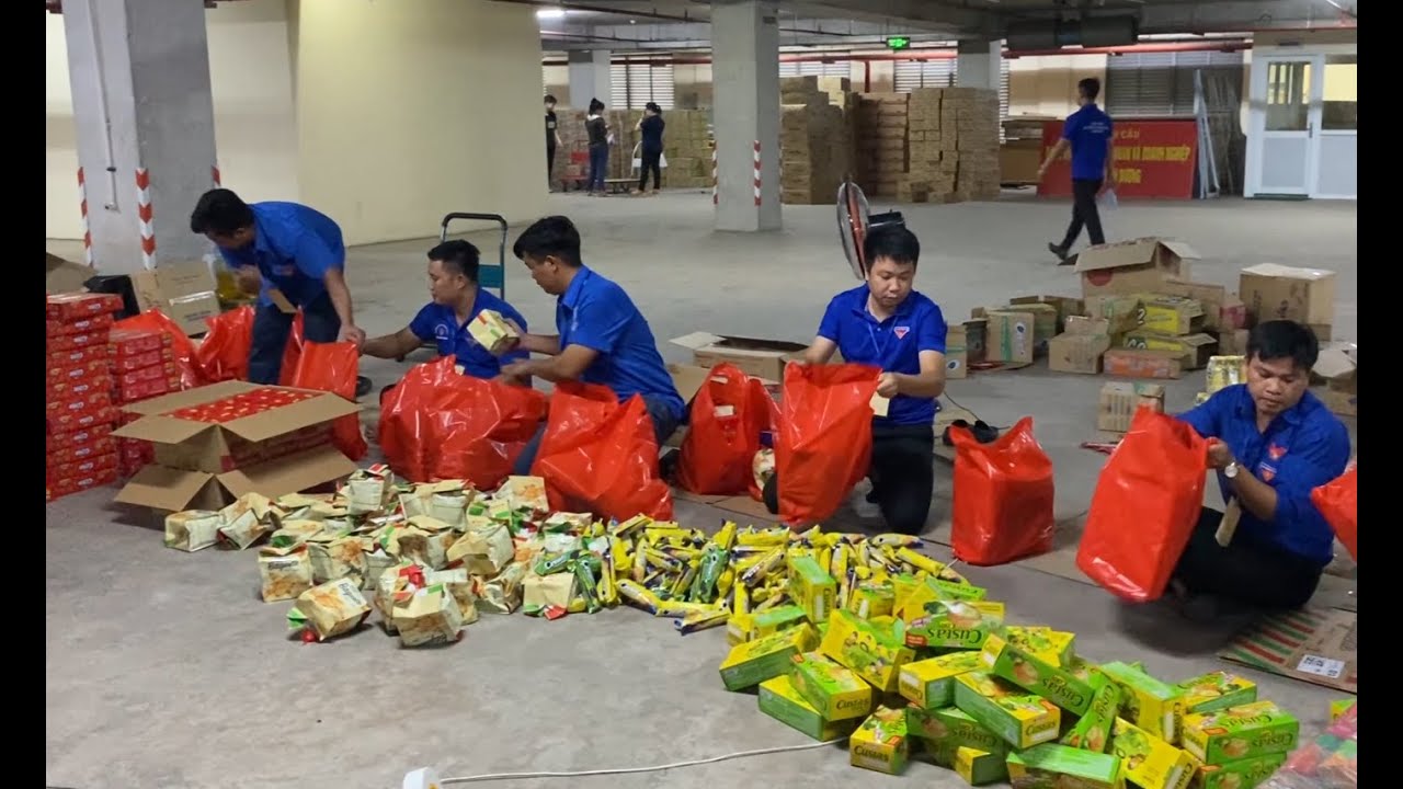 CHI ĐOÀN TRUNG TÂM DVVL BÌNH DƯƠNG GÓI QUÀ CHUẨN BỊ NGÀY HỘI THIẾU NHI 1/6 LẦN THỨ VIII NĂM 2024