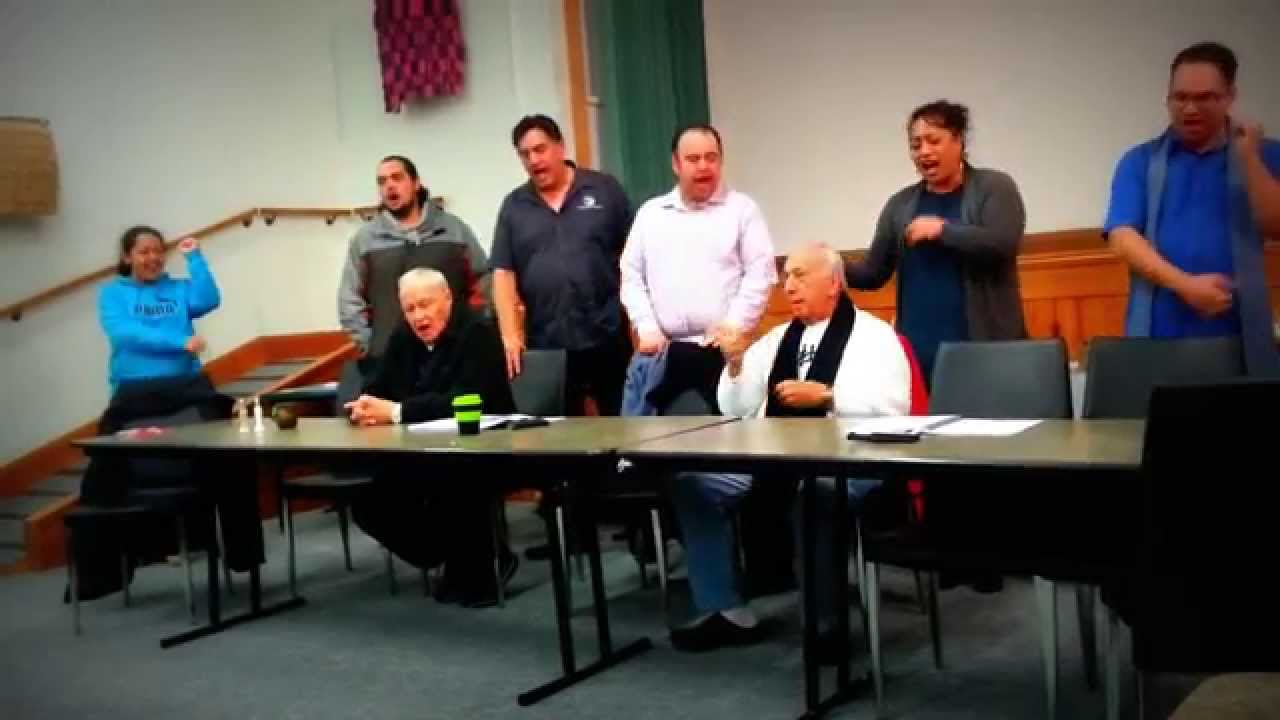 WW1 - WAIATA PAKANGA - I runga o ngā puke, kei te kura reo i Ōtaki, nā Paraire Tomoana i tito, 1915.