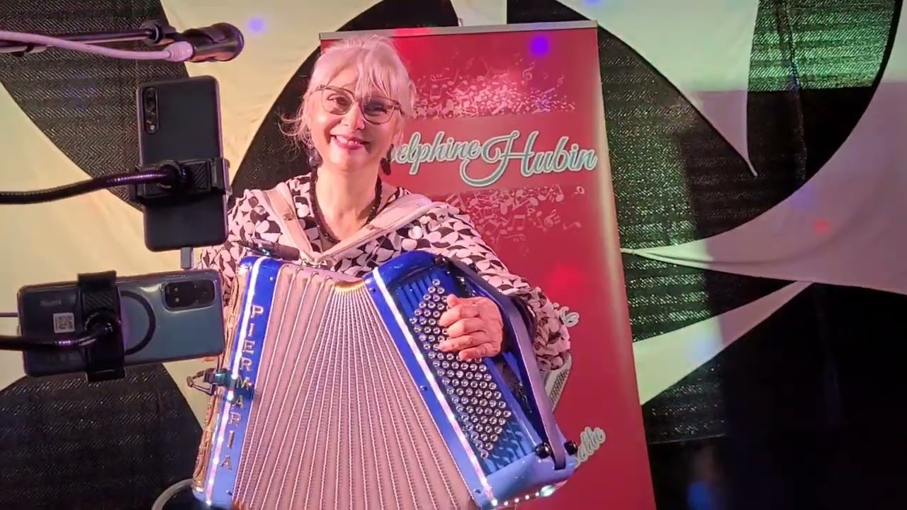 Petite valse interpréter par nôtre Delphine HUBIN Accordéoniste et chanteuse avec ces musiciens 🪗🎷🎺