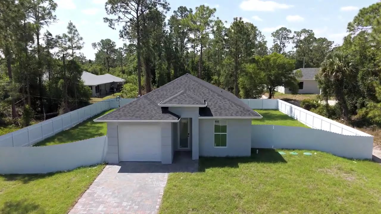 924 berg St E Lehigh Acres fl 33974 - House for Sale and investment - Propiedad a la Venta - MLS