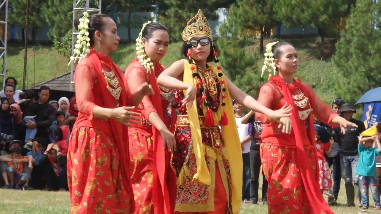 Kesenian sintren dalam rangka Ootrad Unpad 2016 - traditional arts of West Java