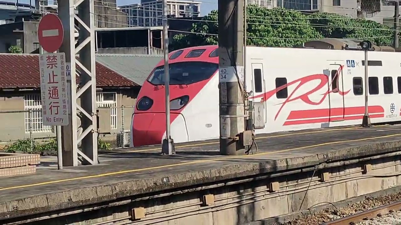 TEMU2000型普悠瑪自強號樹林進站。