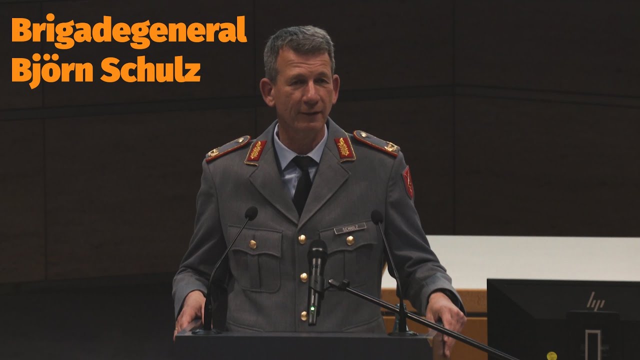Brigadegeneral Bj&ouml;rn Schulz spricht beim Festakt zum Geburtstag von Lehrsammlung und Panzermuseum