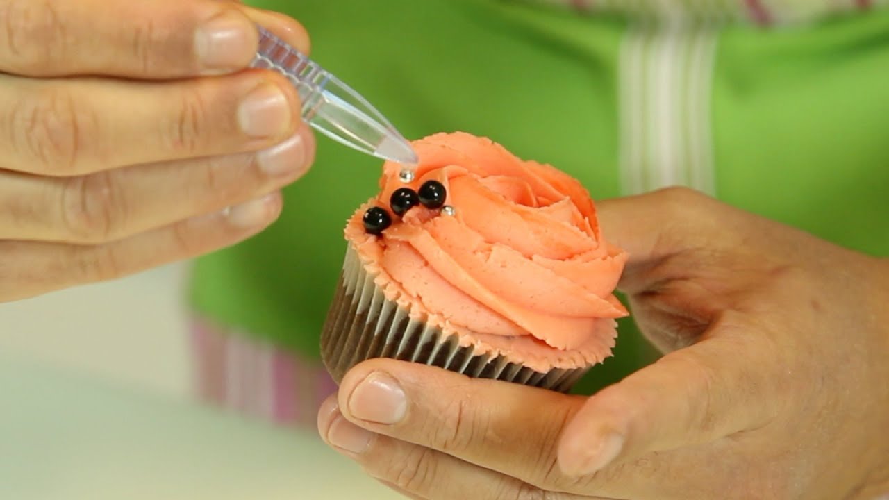 Cómo hacer una rosa en un cupcake