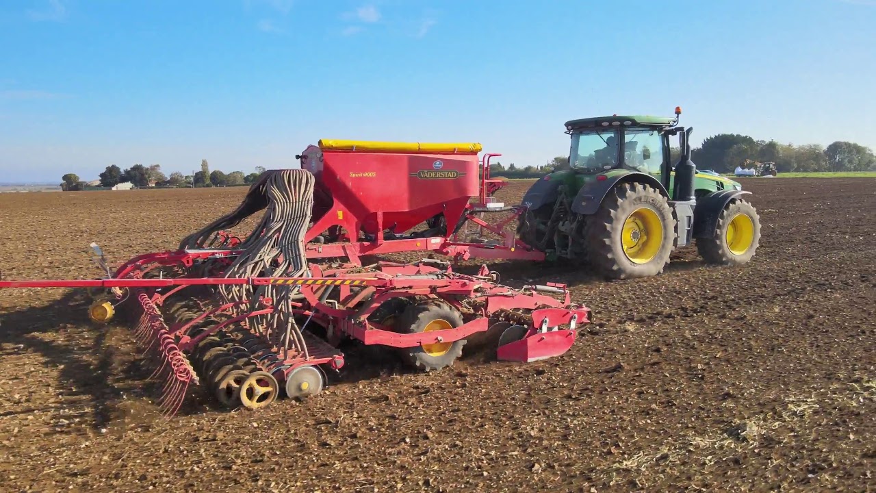 Débit de chantier assuré avec le nouveau Väderstad Spirit 900S avec un magnifique 8400r de JohnDeere