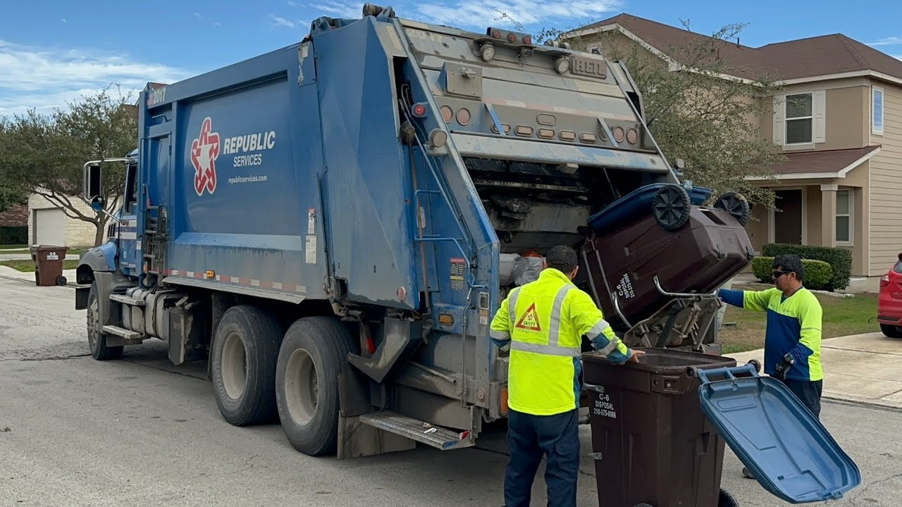 Republic Services Mack Granite Heil 5000 Rear Loader Garbage Truck on Zarns & More!