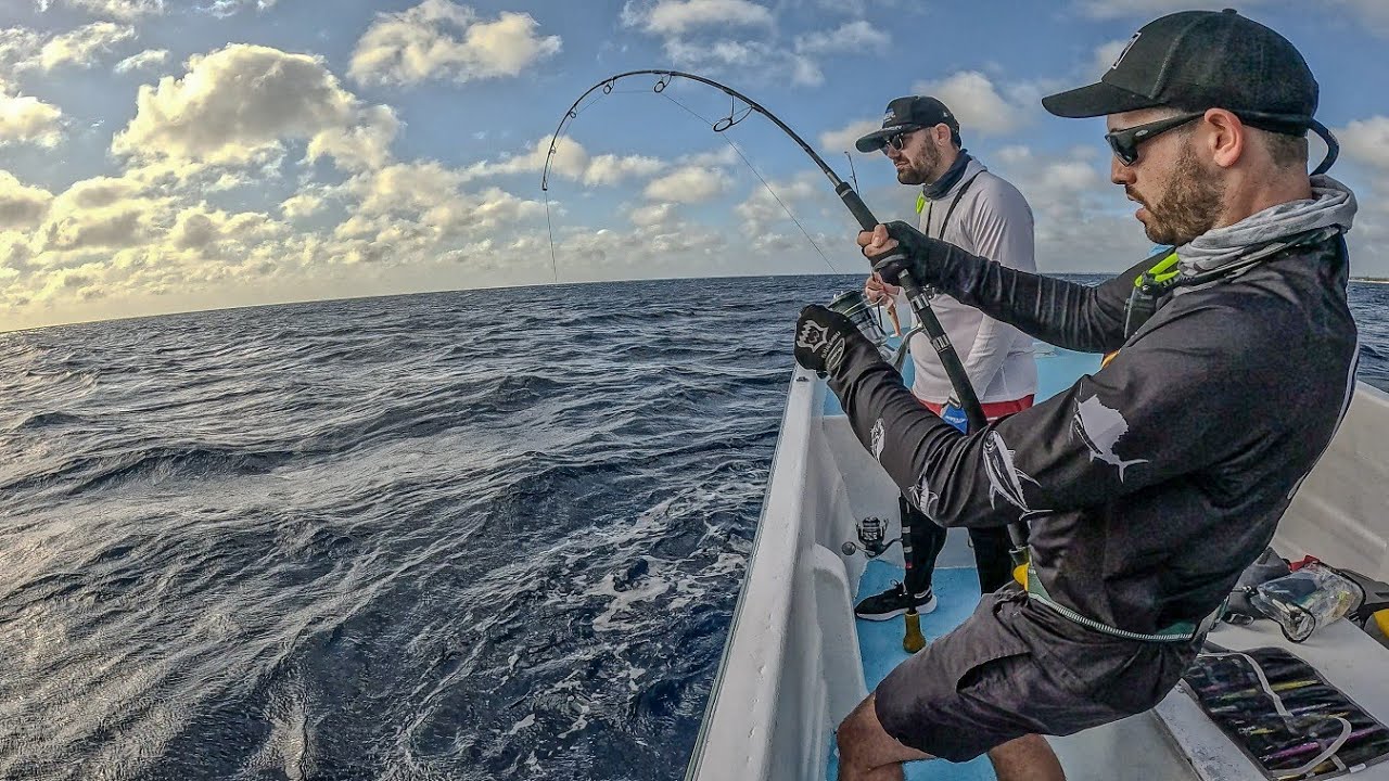 Pesca ÉPICA a JIGGING en Mar Abierto! | Serviola Gigante, Barracudas | MEXICO Ep.1