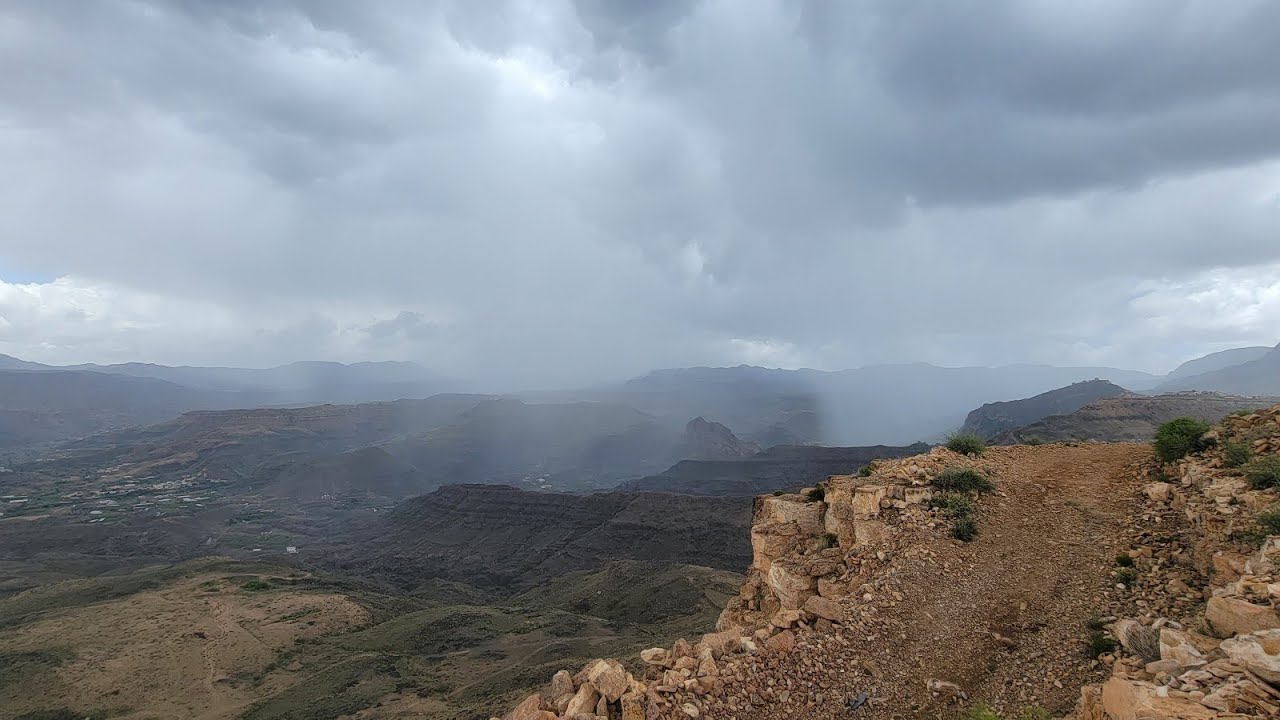 من جبل آيه دمت الضالع استعراض المطر و بعض القرى المجاوره