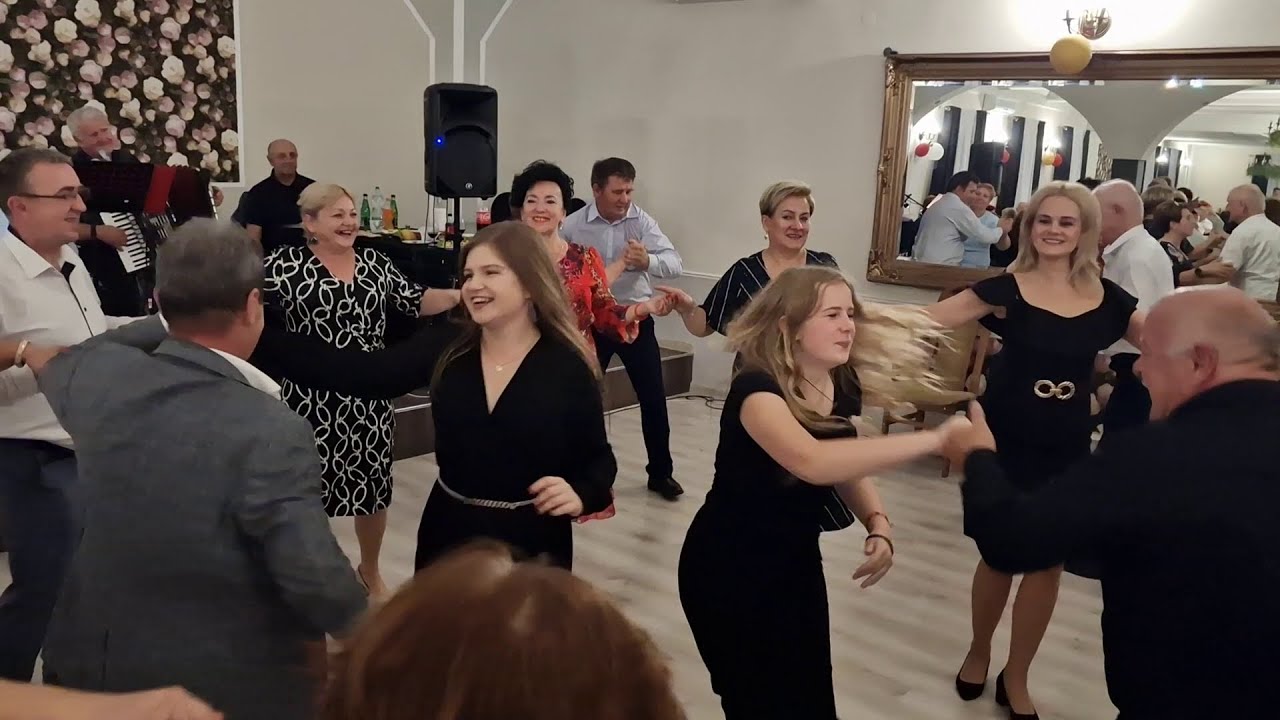 14 października 2023 MŁODE TANCERKI rozchwytywane w kółeczku, a czerwone jagody wpadają do wody!
