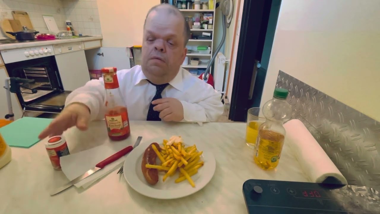 Pommes und Bratwurst 🍽️