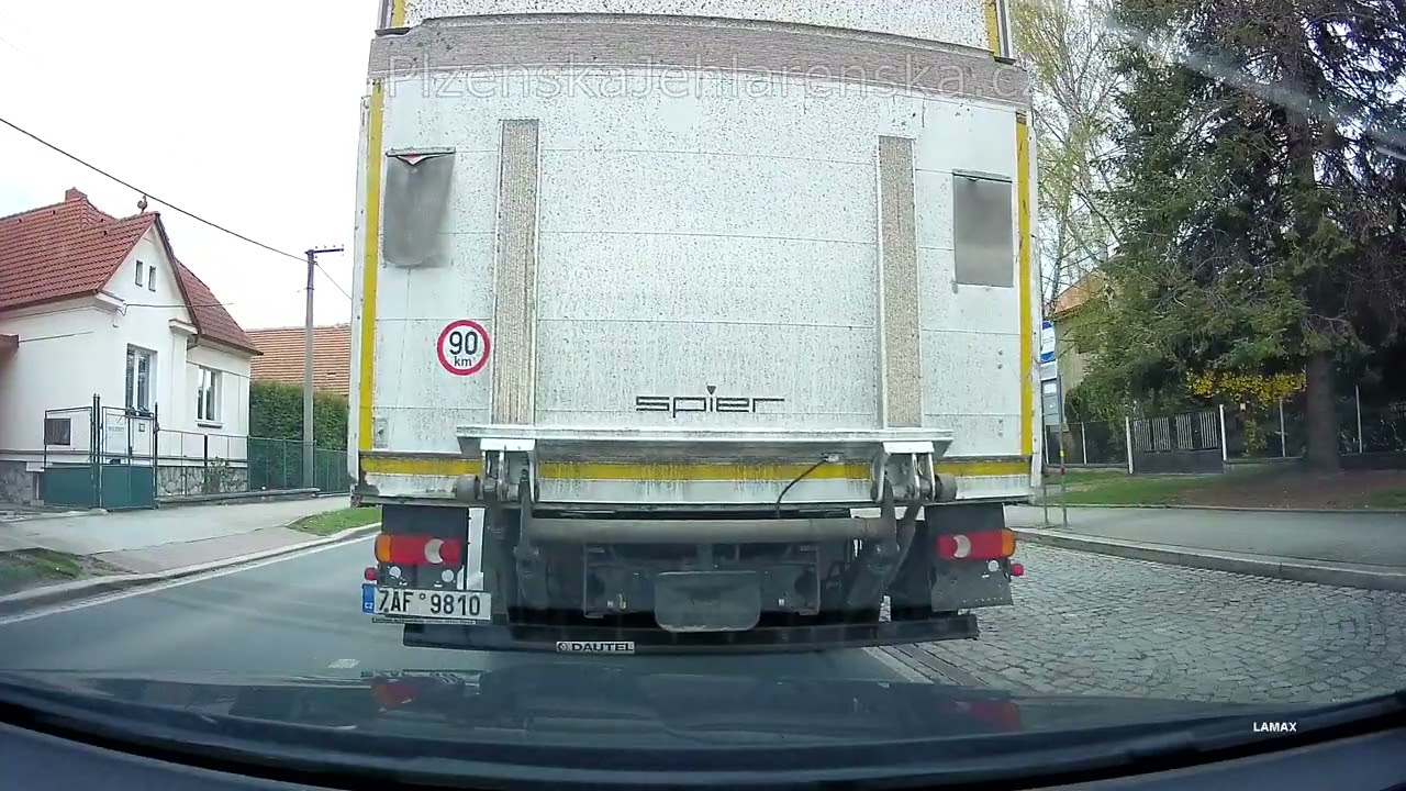 V Plzni jedině na červenou, urazil jsem si zrcátko a nehody fanoušků - Mix 228.