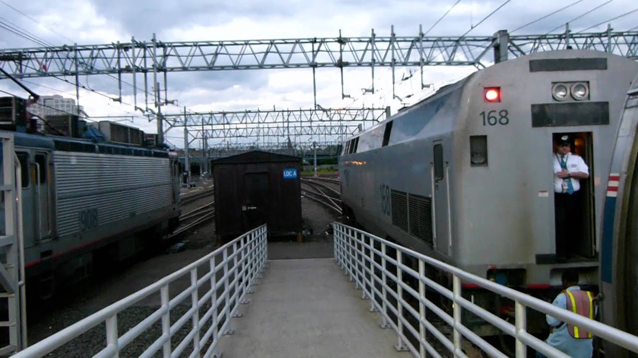 Amtrak Train 148 changes engines in New Haven