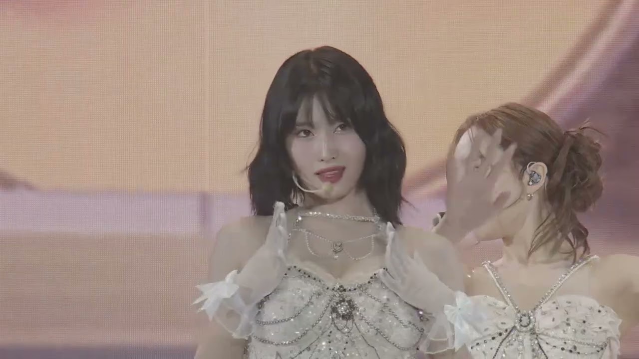 TWICE - "Feel special'' 5th world tour 