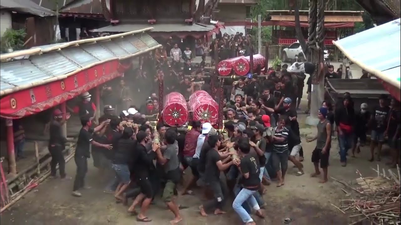 (Rambu Solo ) 4 Jenazah sekaligus di upacarakan||(Rambu Solo ) 4 bodies at once were ceremonially