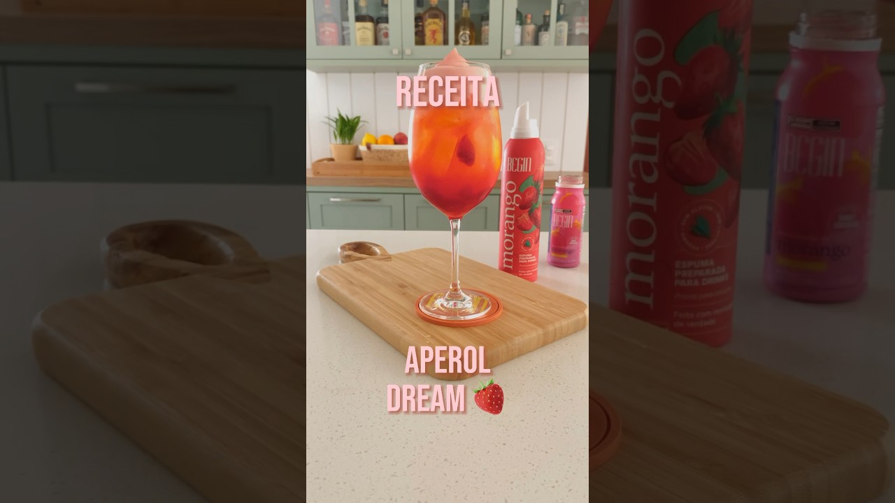 Aperol Dream &eacute; um drink com morango e Aperol que promete fazer voc&ecirc; se apaixonar! 😍 #drink #aperol