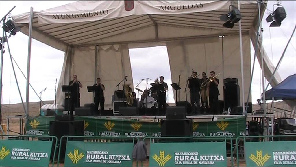 Gaita Brass - Elciego en Fiestas - Oinez 2013 Tutera