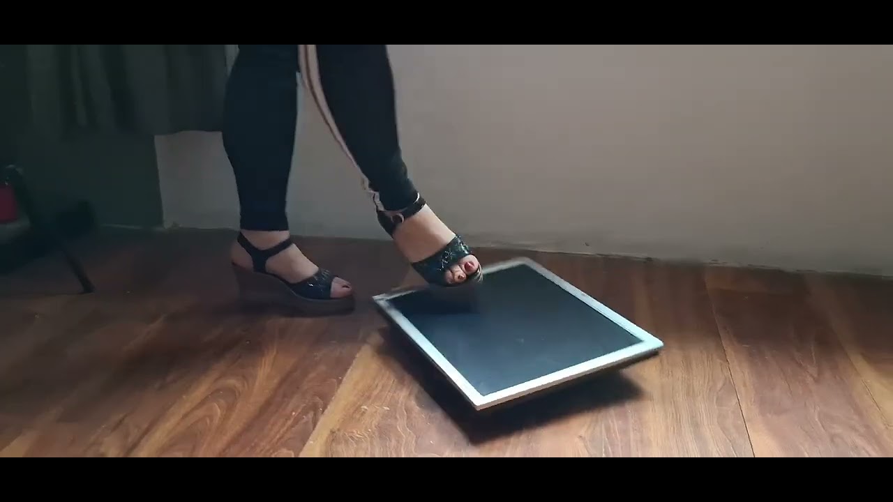 Angry wife destroy monitor 