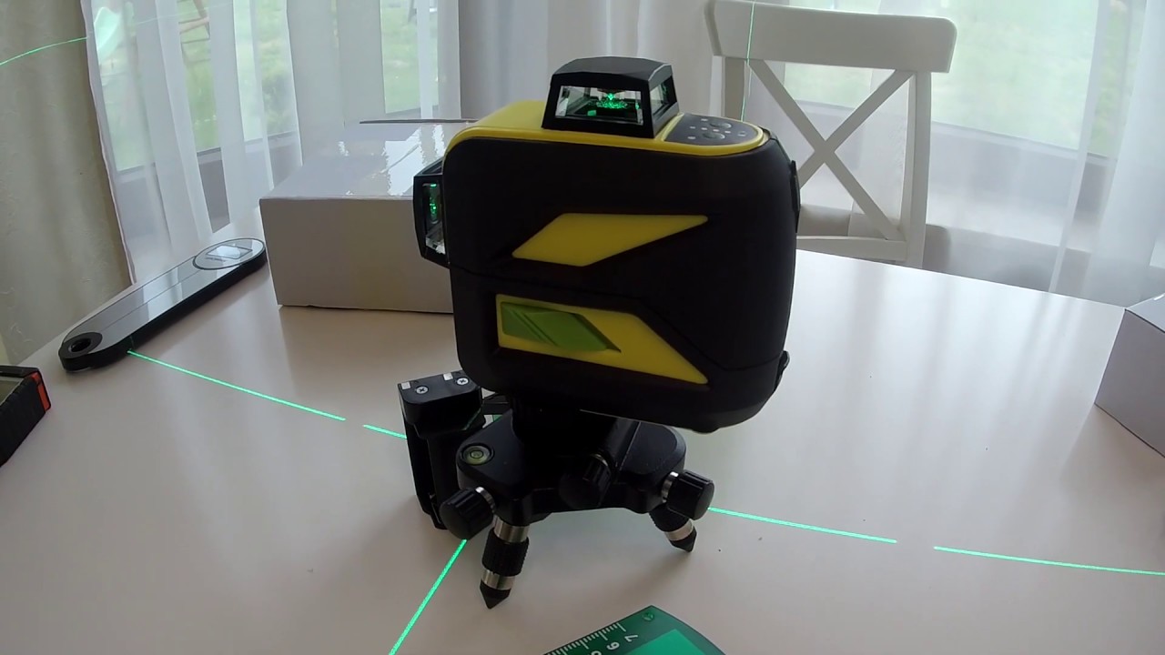 Laser Firecore F93T-XG-B z zieloną wiązką, prezentacja urządzenia.