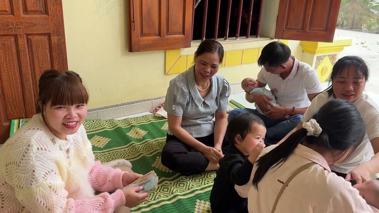 Cả Nhà Chị Sen Quây Quần Chúc Tết Nhau