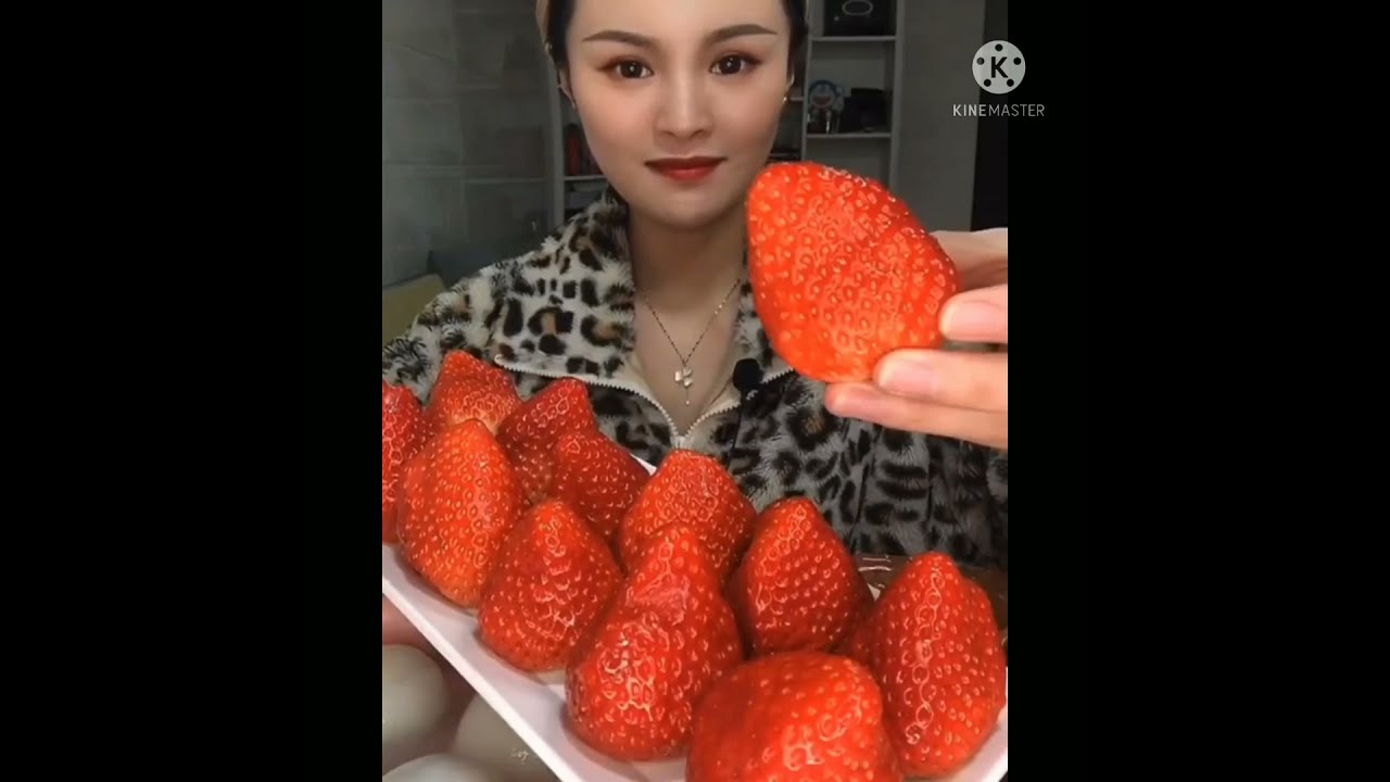 กินสตอเบอรี่ แบบสาวจีน #asmr eating strawberry show