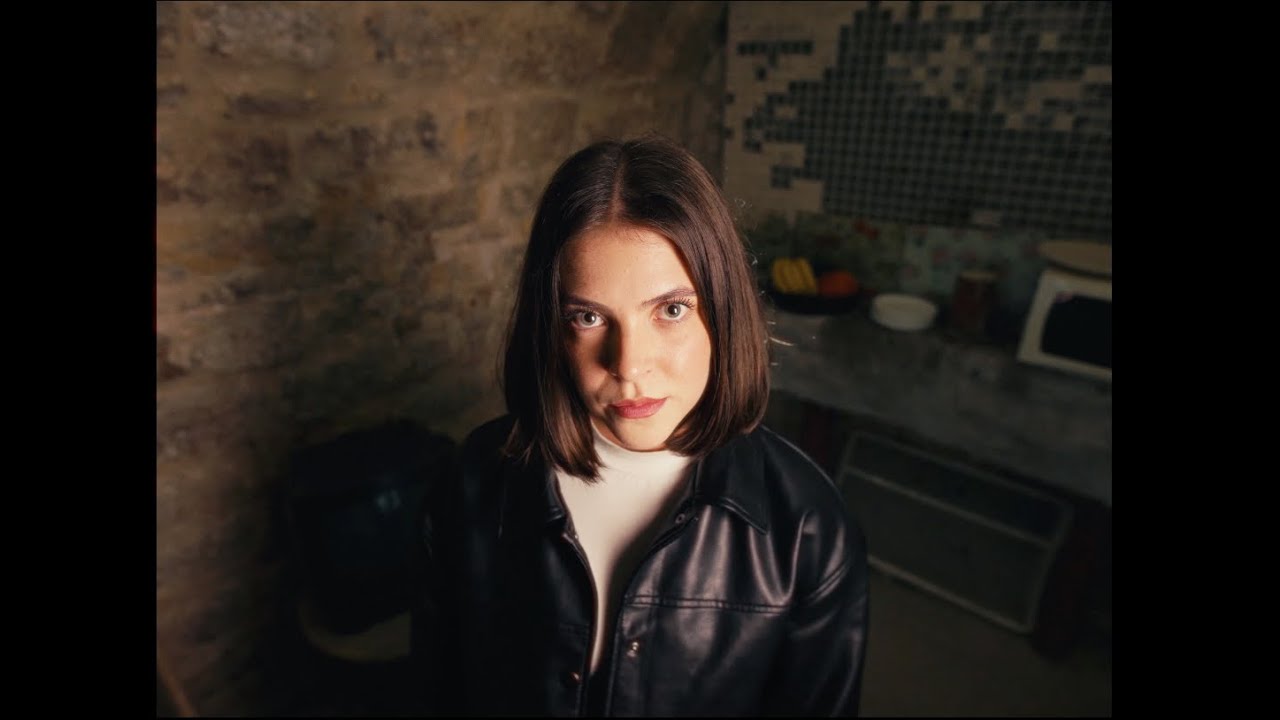 Deuxi&egrave;me option - Coralie Fischer (Clip officiel)
