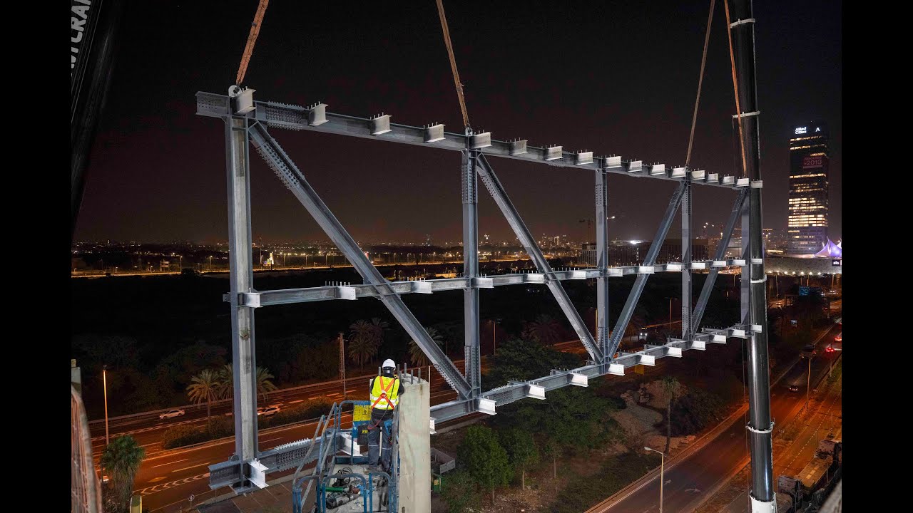 פרשקובסקי -הנפה והרכבת אלמנט מגשר במשקל 44 טון פרויקט SOUTHGATE הרצליה צילום חכם - רמי חכם