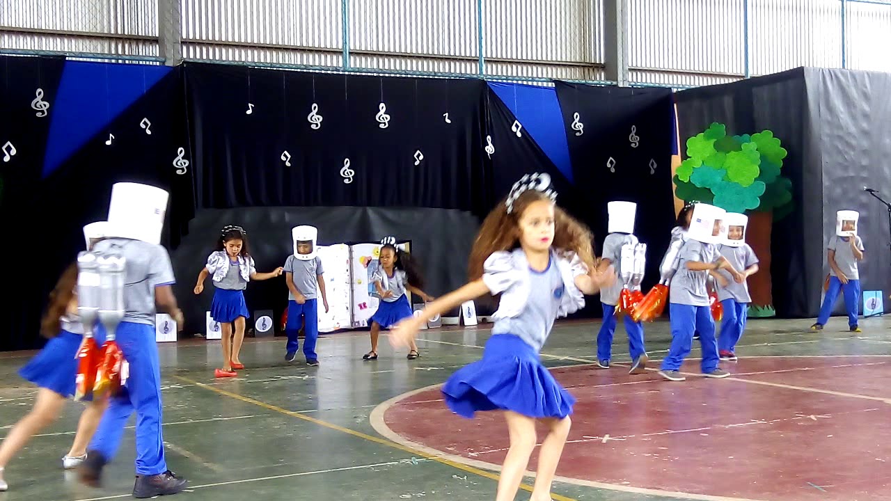 Projeto literário 1°ano... Apresentação de dança...