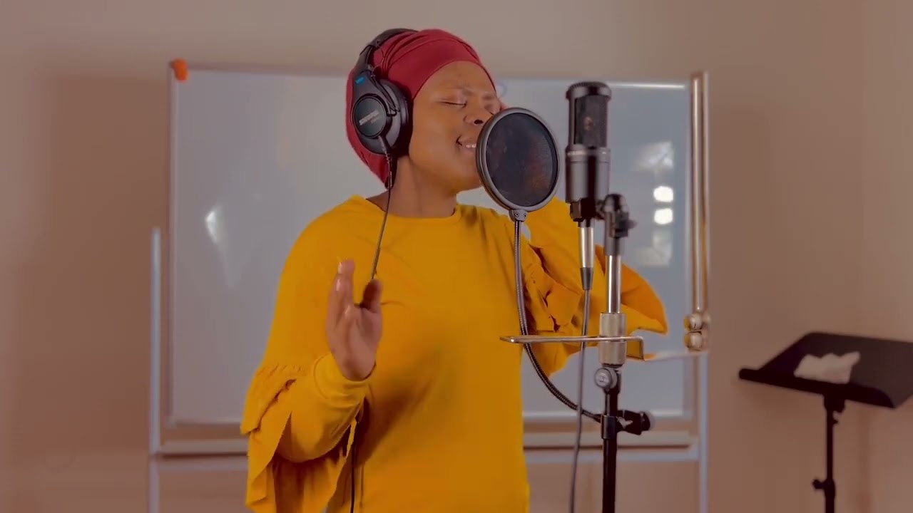 Cantique: IL A PROMIS D'ÊTRE AVEC MOI. | Sr. Esther Christmas Anzo| cover