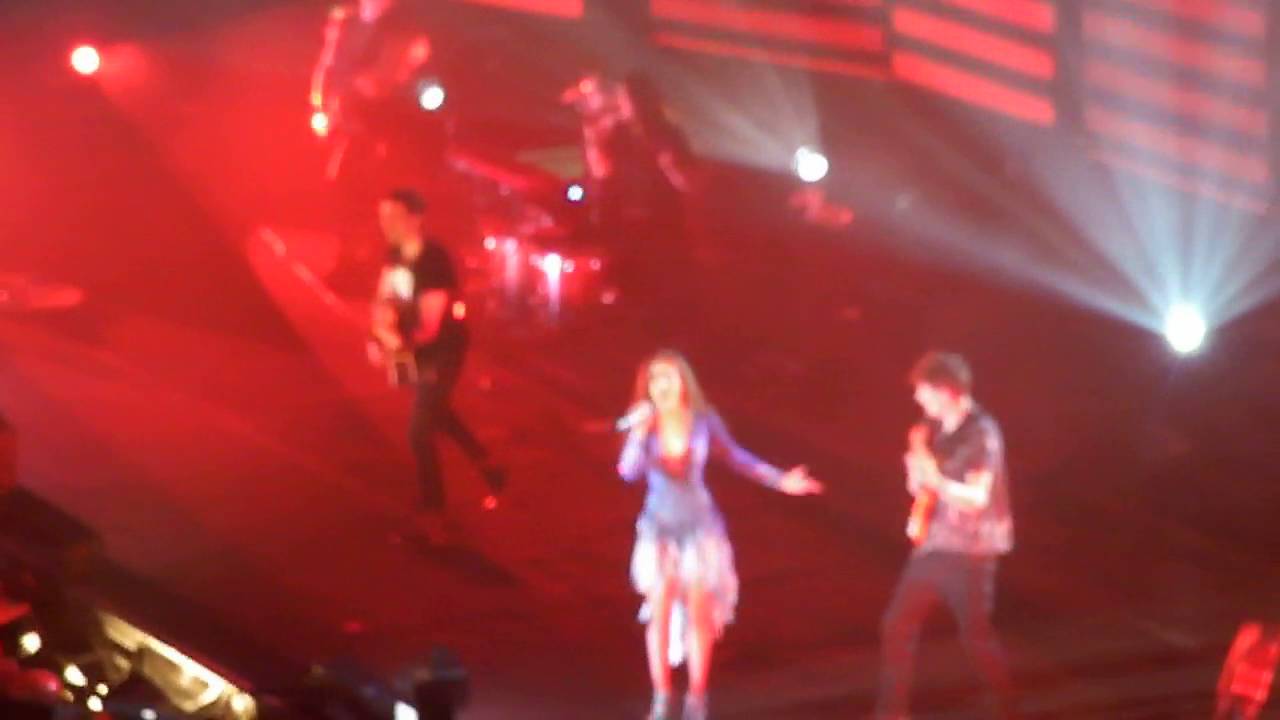 Malú - Madrid (12/05/2016) - Caos
