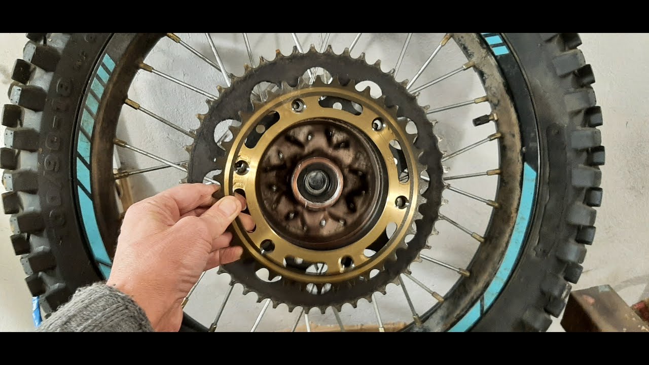 Regulmoto zr250. Замена ведомой звезды с 50ти , на 39 зубьев.