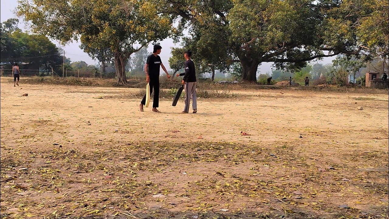 Gaon me gye cricket khelne 