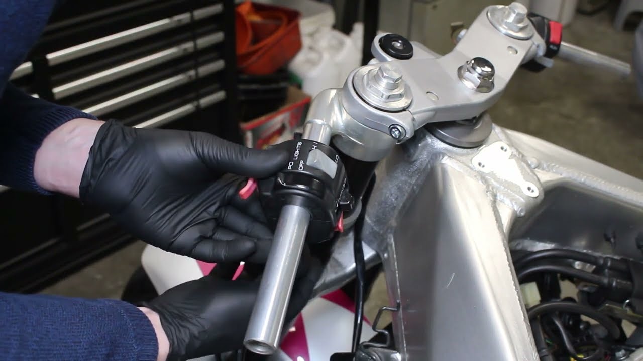YZF 750 Assembly pt 4