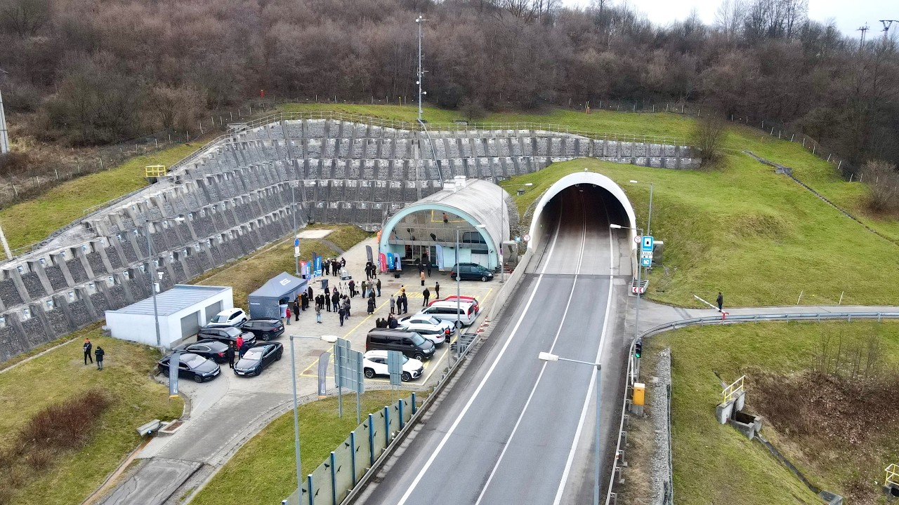 ZAČÍNAME STAVAŤ DIAĽNICU D3