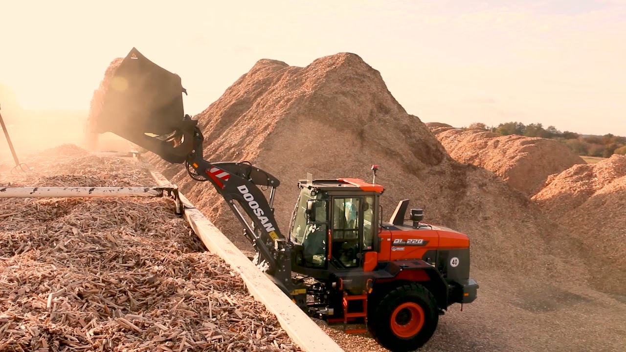 Godet céréales, compost, fumier, engrais pour gagner de la hauteur sur chargeuse sur pneus