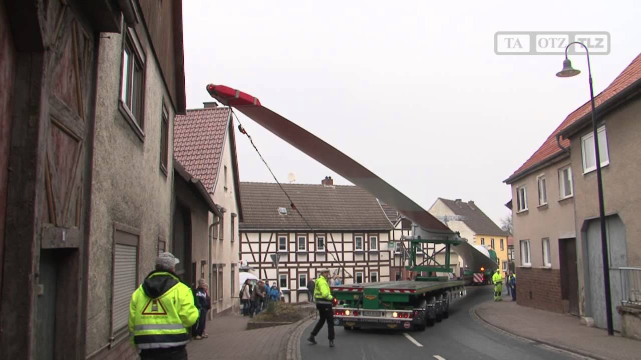Schwerlasttransport bleibt in Merxleben stecken