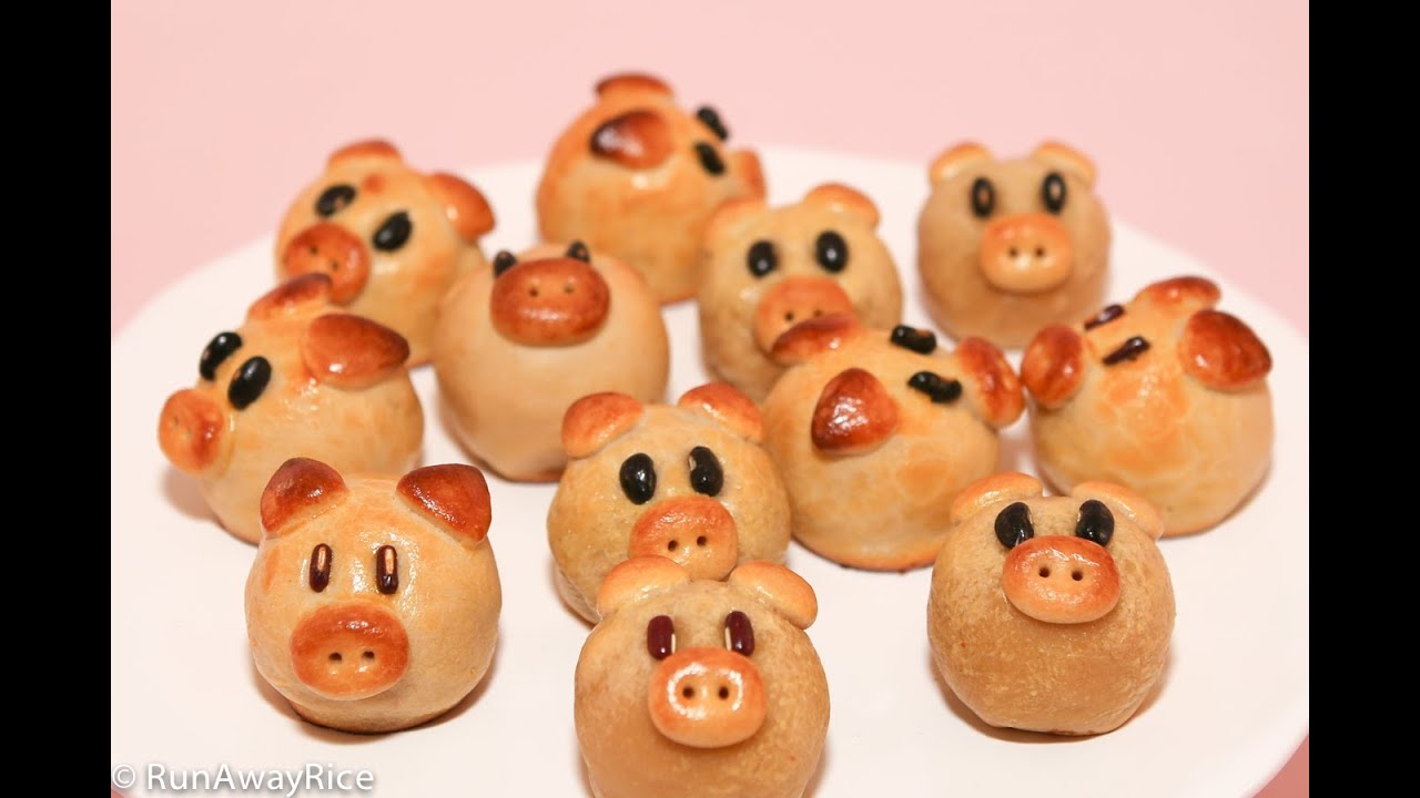 Piggy Mooncakes for Mid-Autumn Festival (Banh Trung Thu / Banh Nuong)